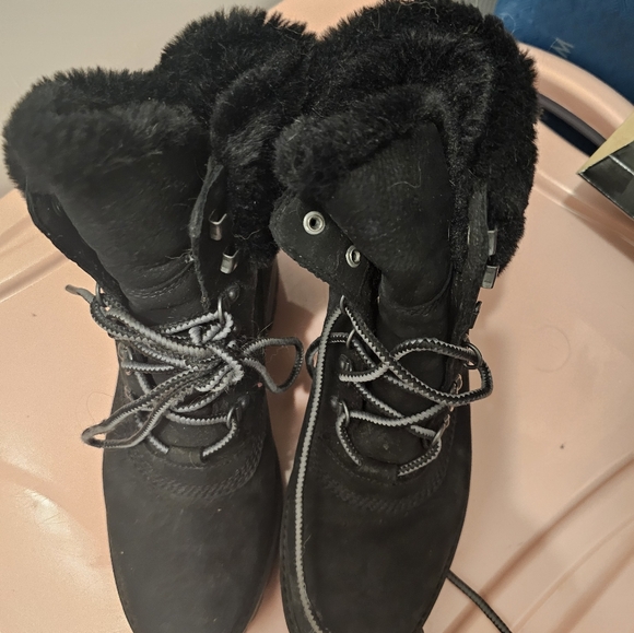 Timberland Shoes - Timberland boots black with fur 8.5